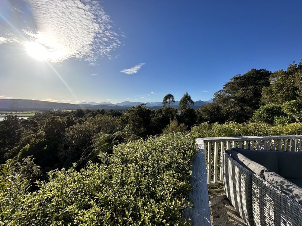 Patio mit Blick auf den Hokitika River